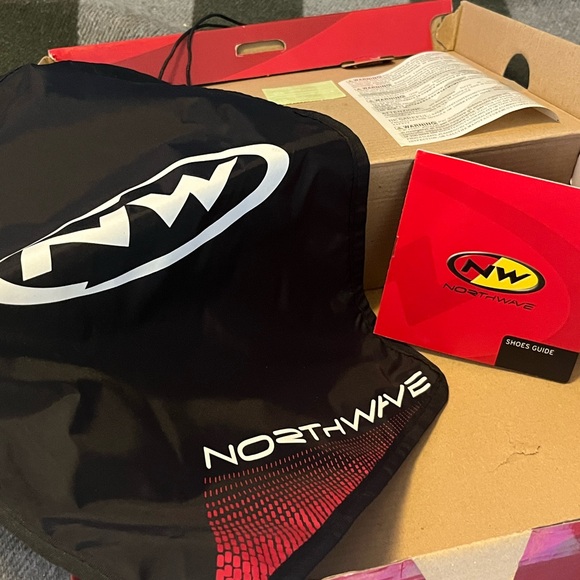 New IN BOX - NW White and Black Men's Athletic Cycling Shoes - brand new! - Picture 16 of 17